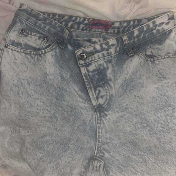 High Rise crossover Edikted light wash mom jeans, barley worn size L - Picture 2 of 3